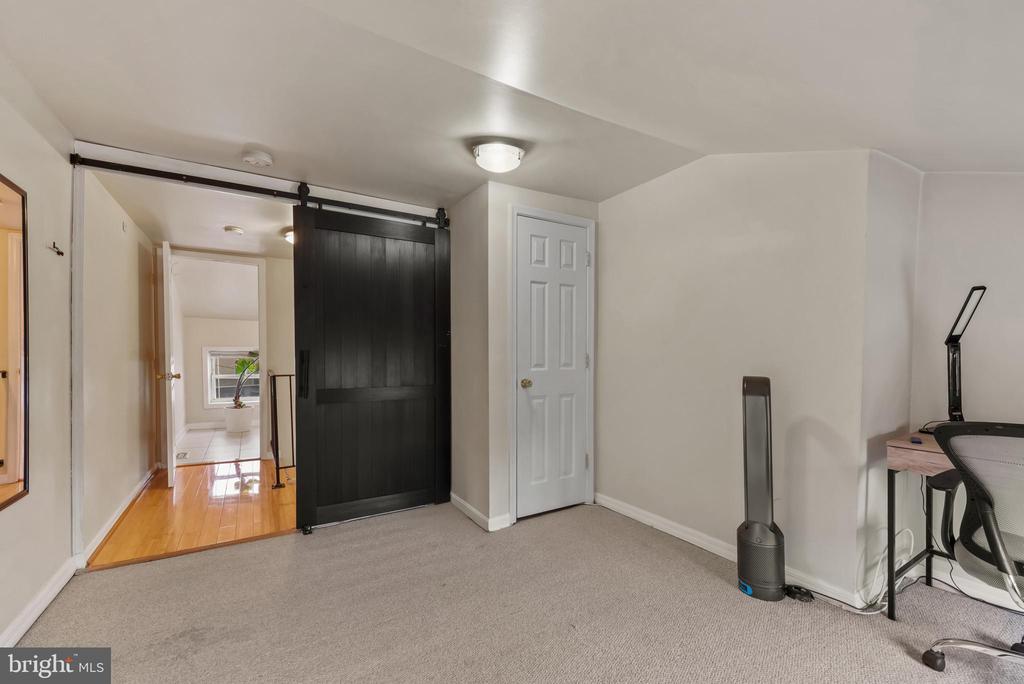 1807 E LOMBARD