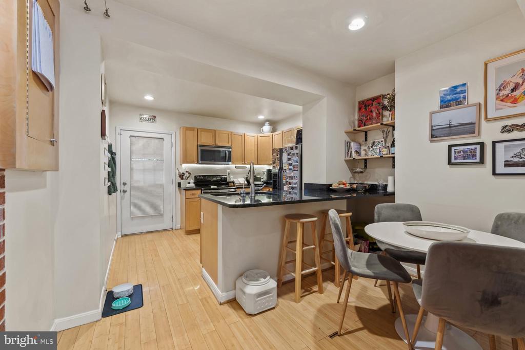 1807 E LOMBARD