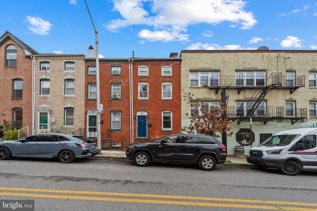 1807 E LOMBARD