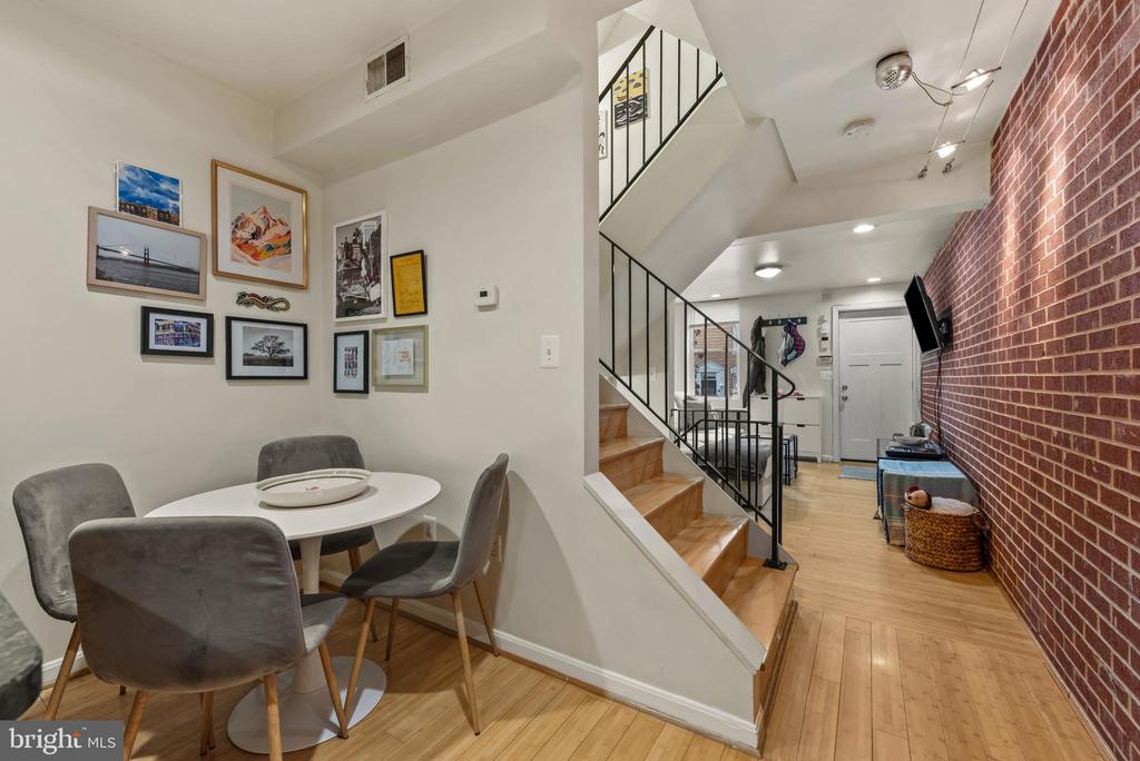 1807 E LOMBARD