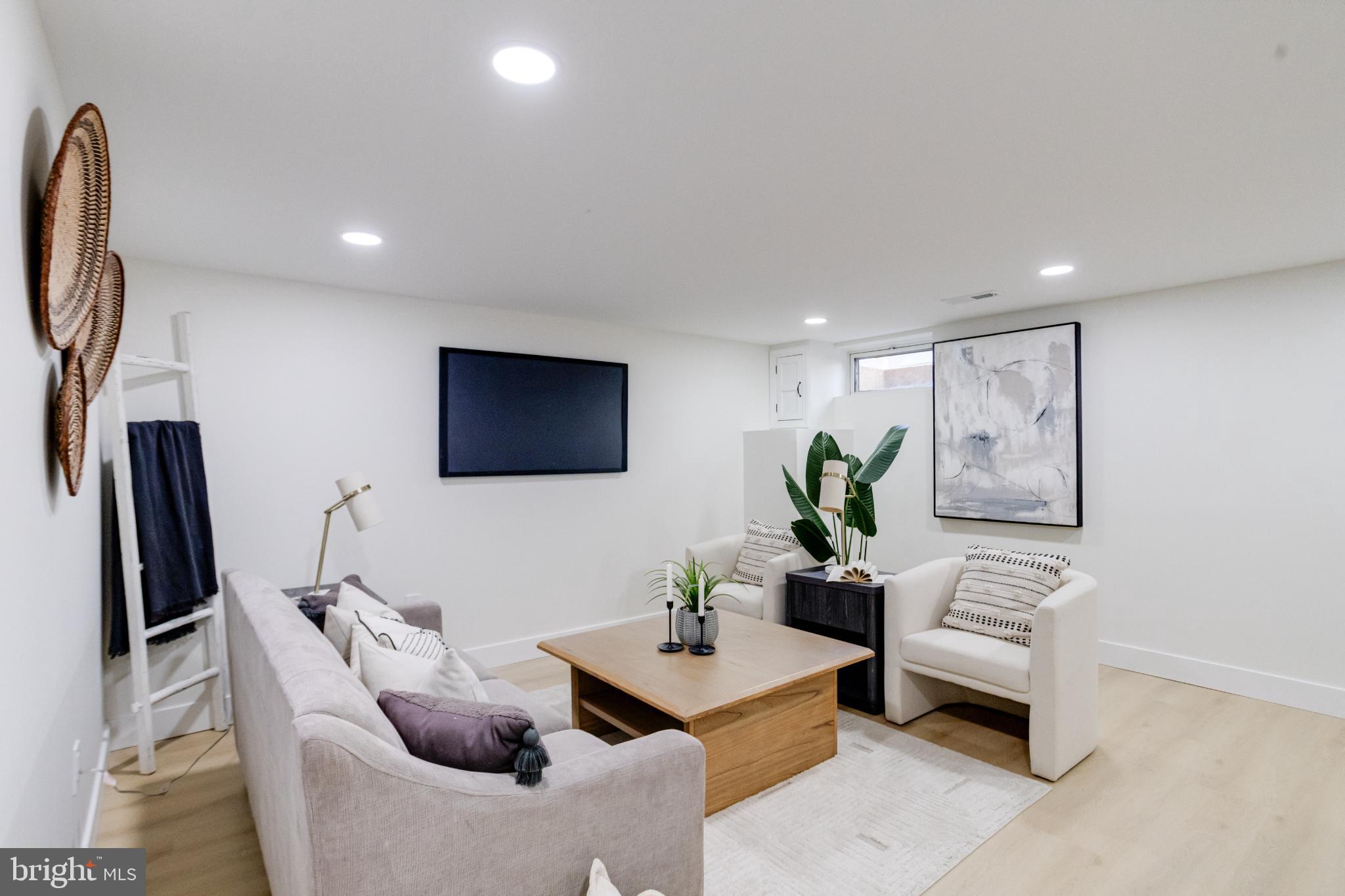 1524 RAMBLEWOOD ROAD