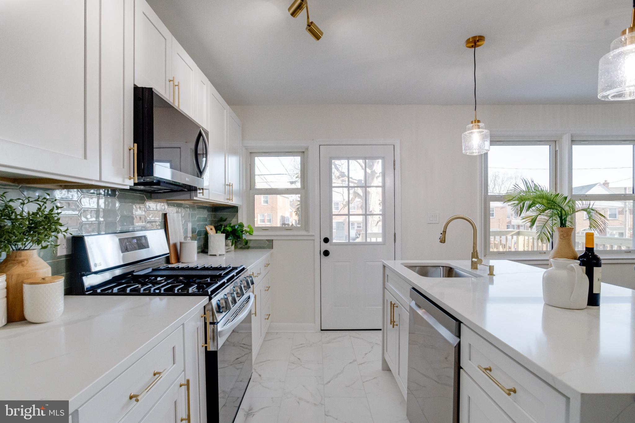 1524 RAMBLEWOOD ROAD