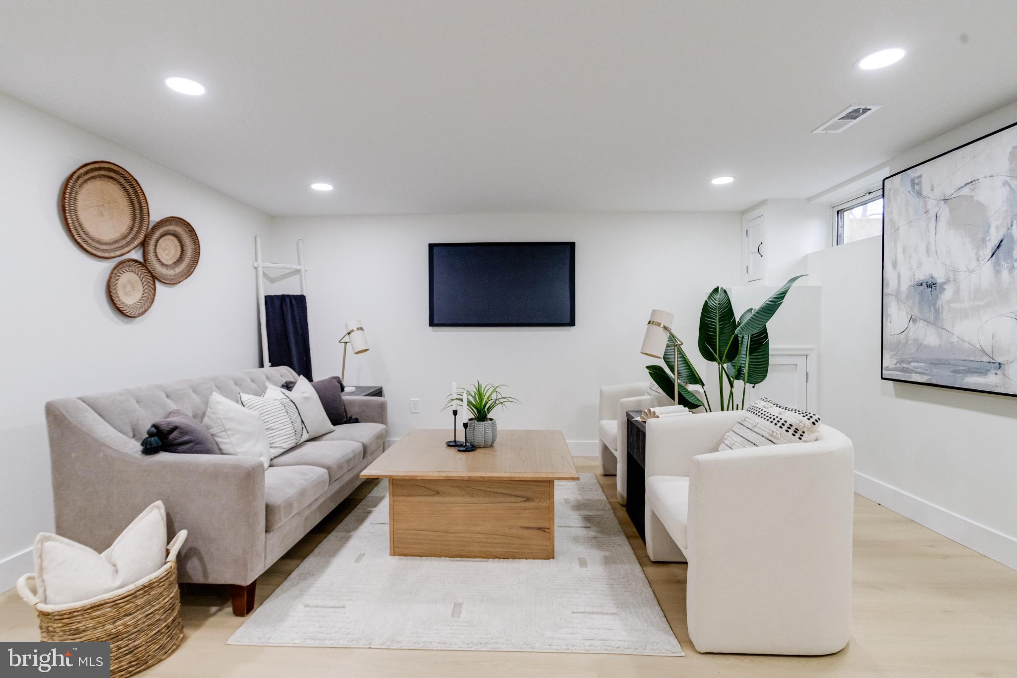 1524 RAMBLEWOOD ROAD