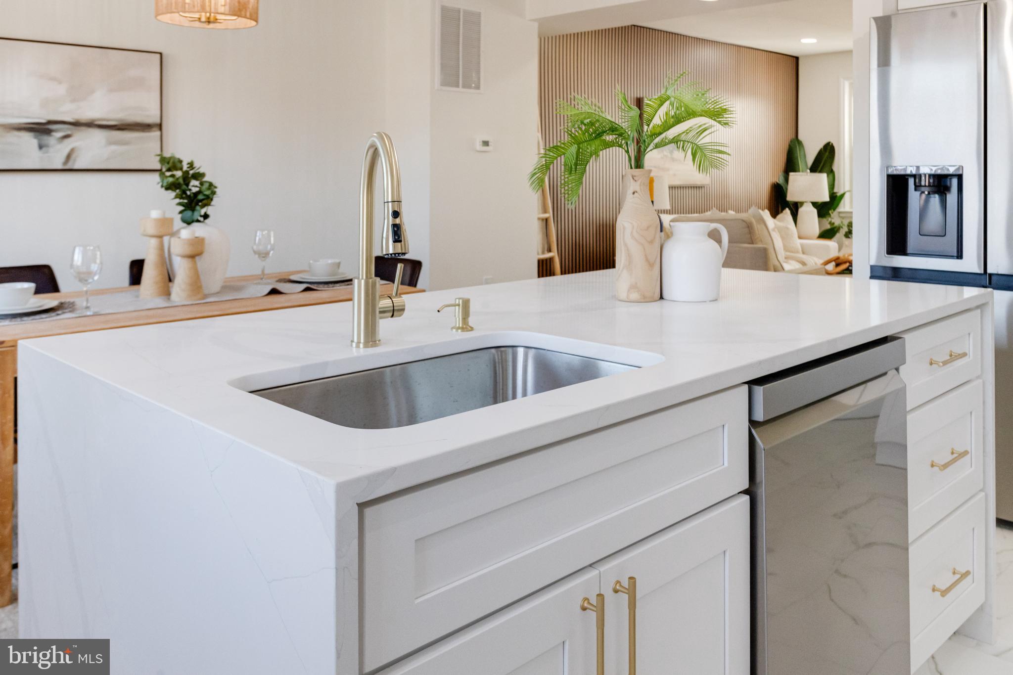 1524 RAMBLEWOOD ROAD