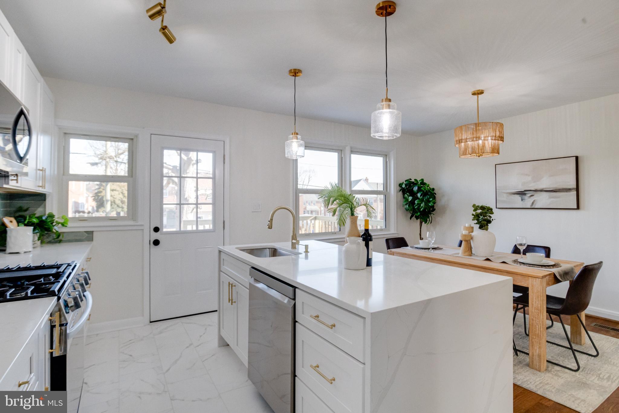 1524 RAMBLEWOOD ROAD