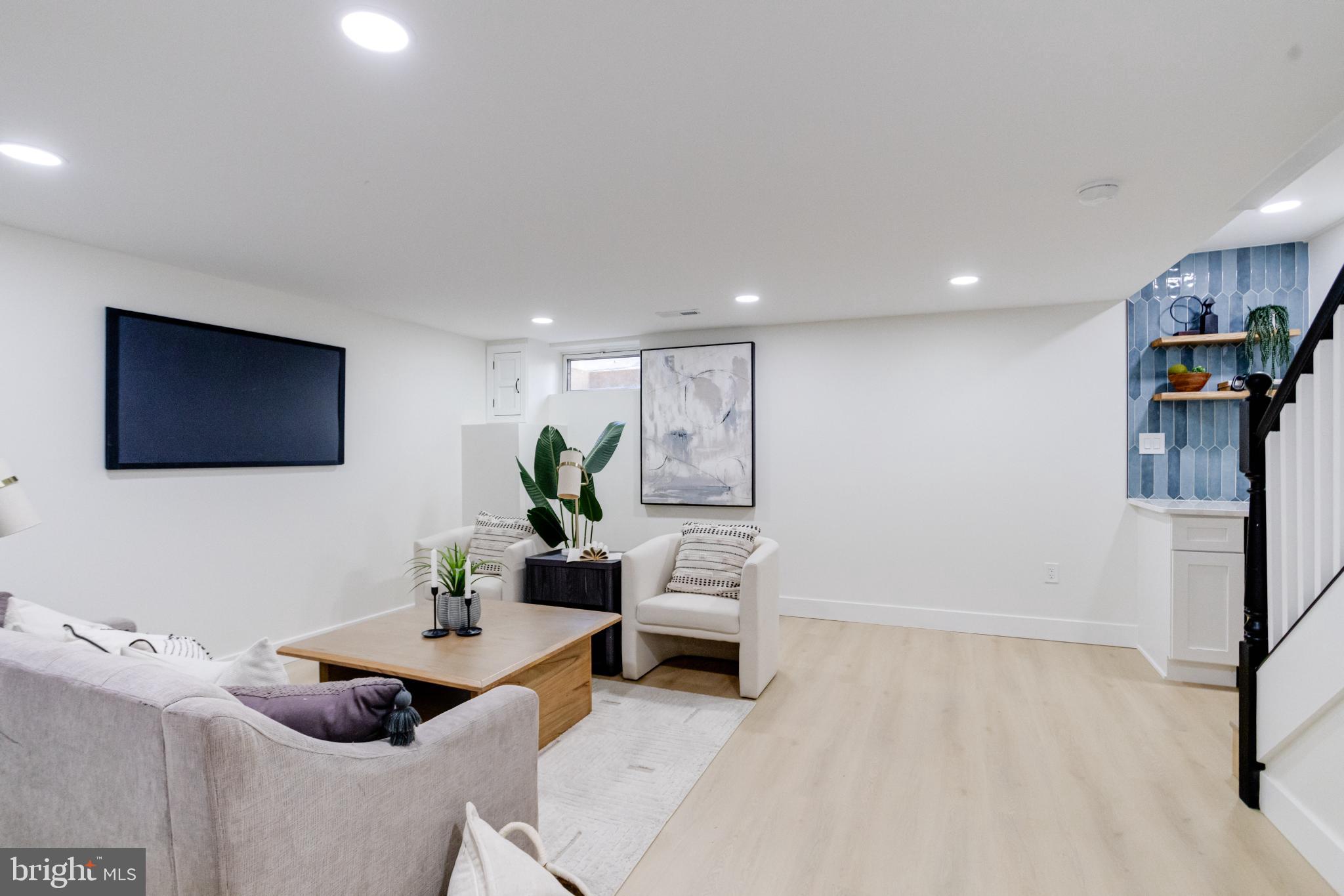 1524 RAMBLEWOOD ROAD