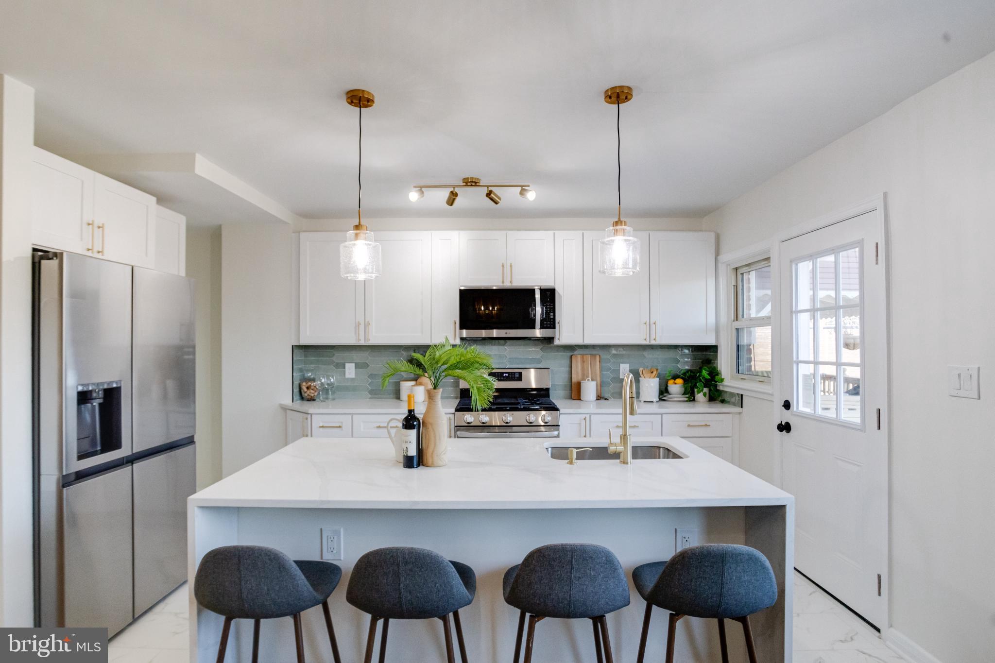 1524 RAMBLEWOOD ROAD