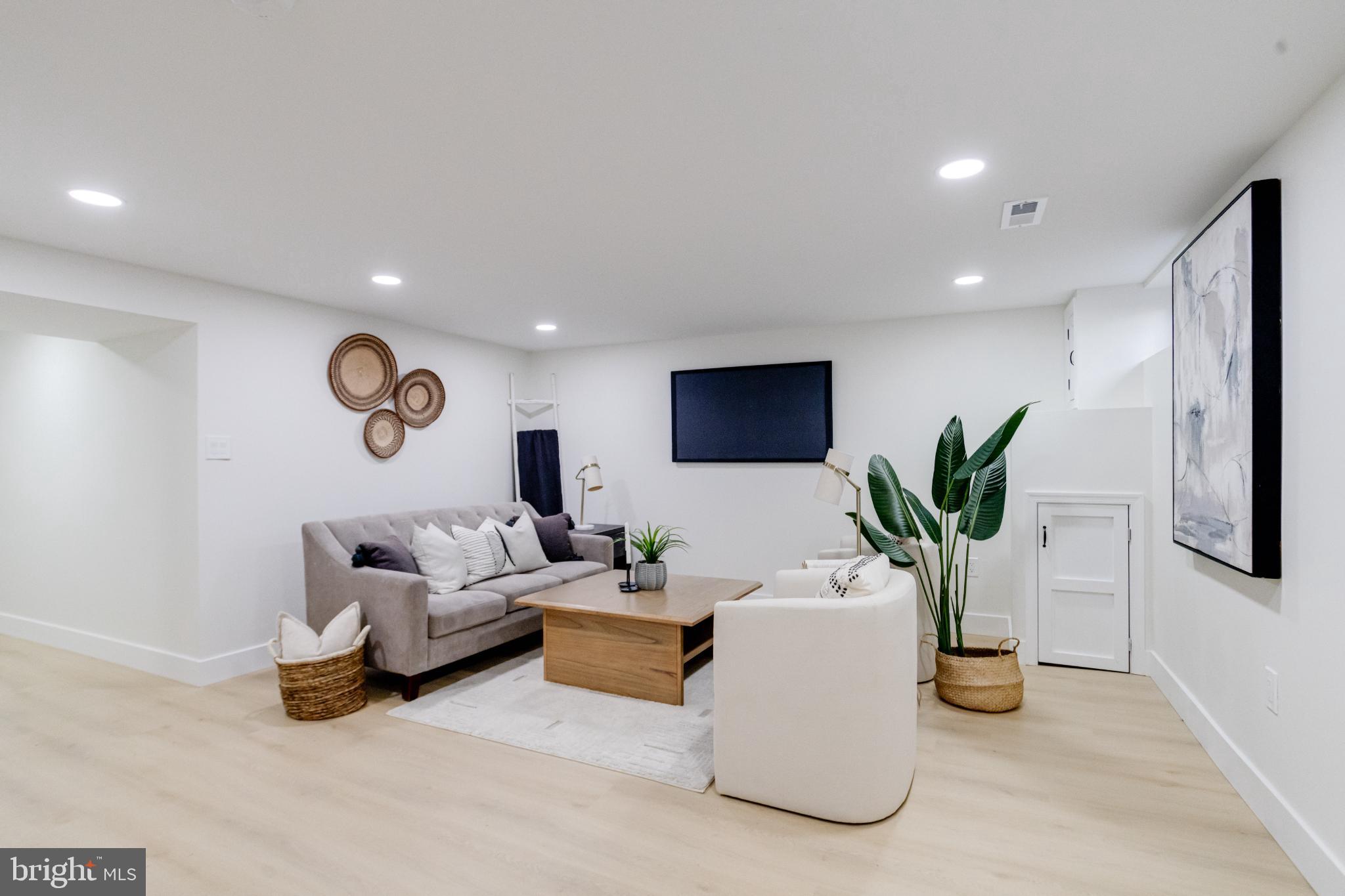 1524 RAMBLEWOOD ROAD