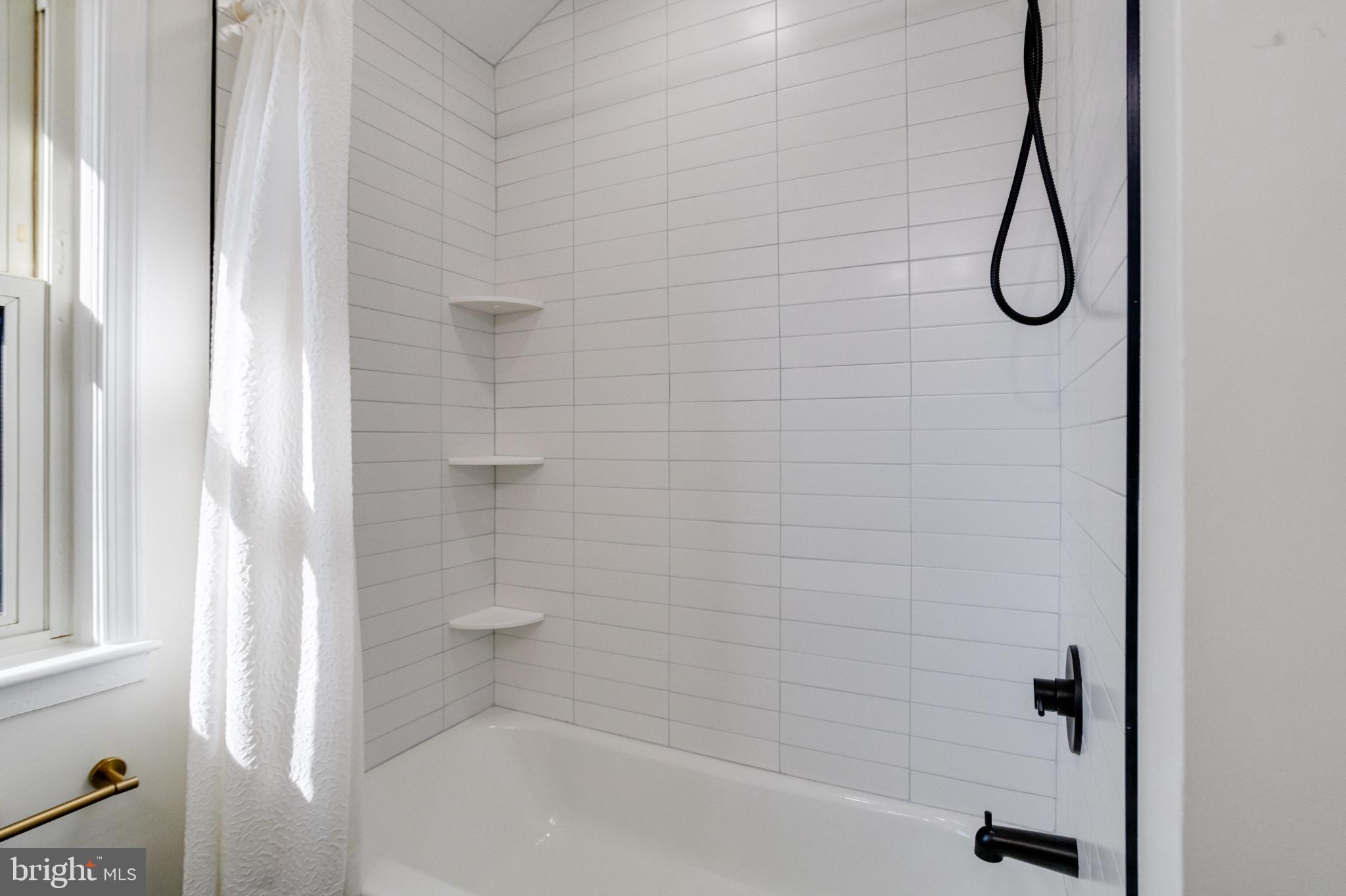 1524 RAMBLEWOOD ROAD