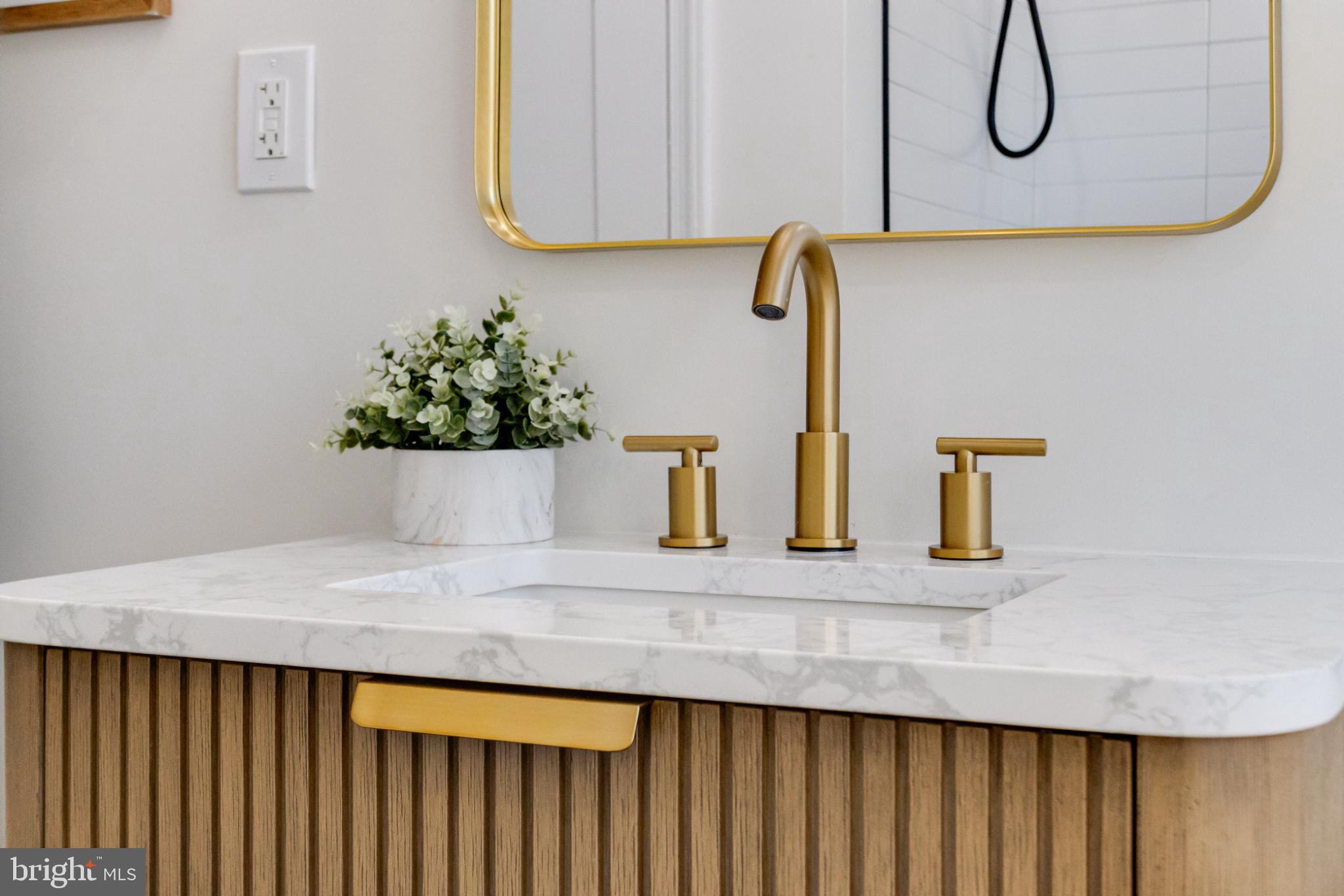 1524 RAMBLEWOOD ROAD