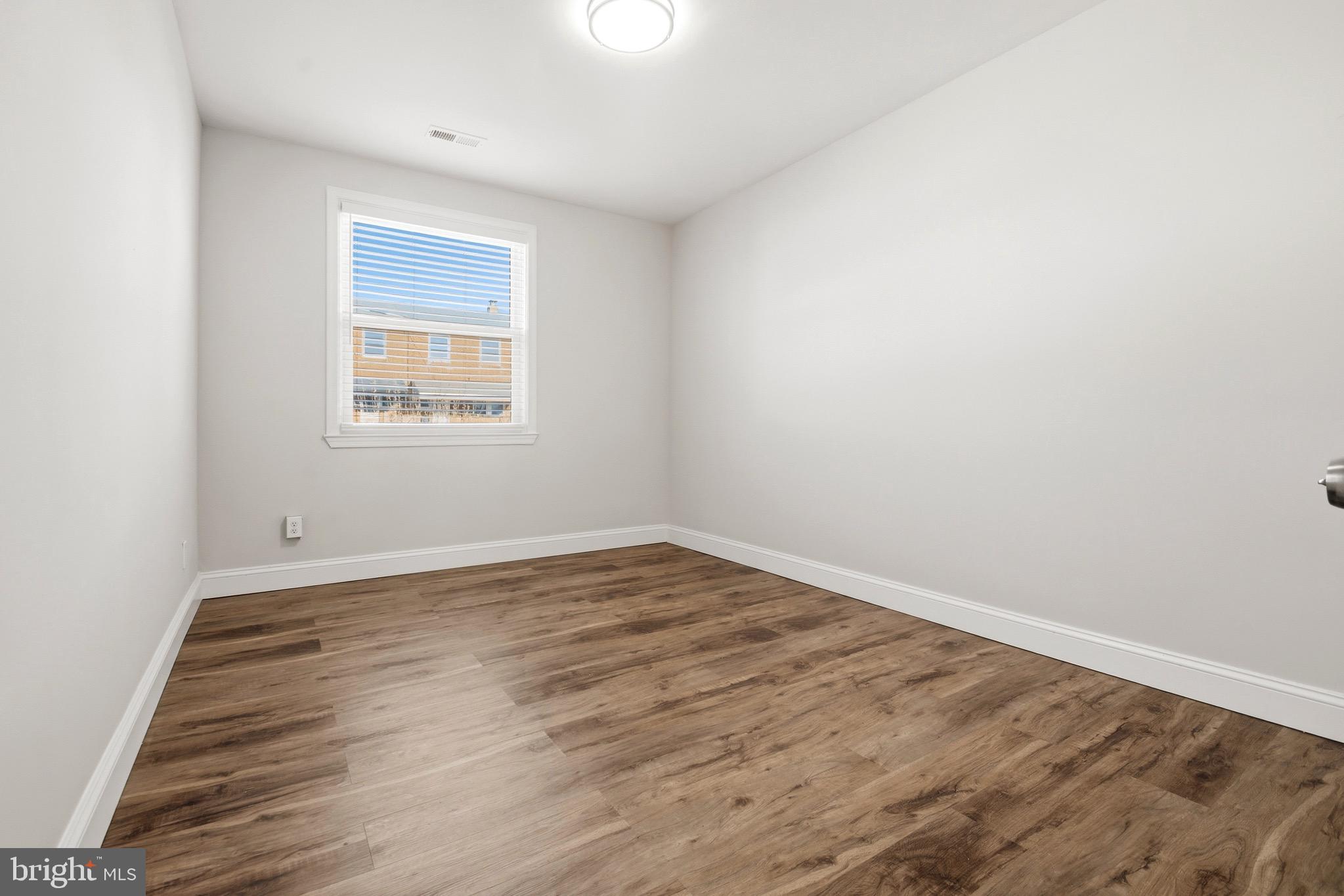 3426 PARKLAWN AVENUE