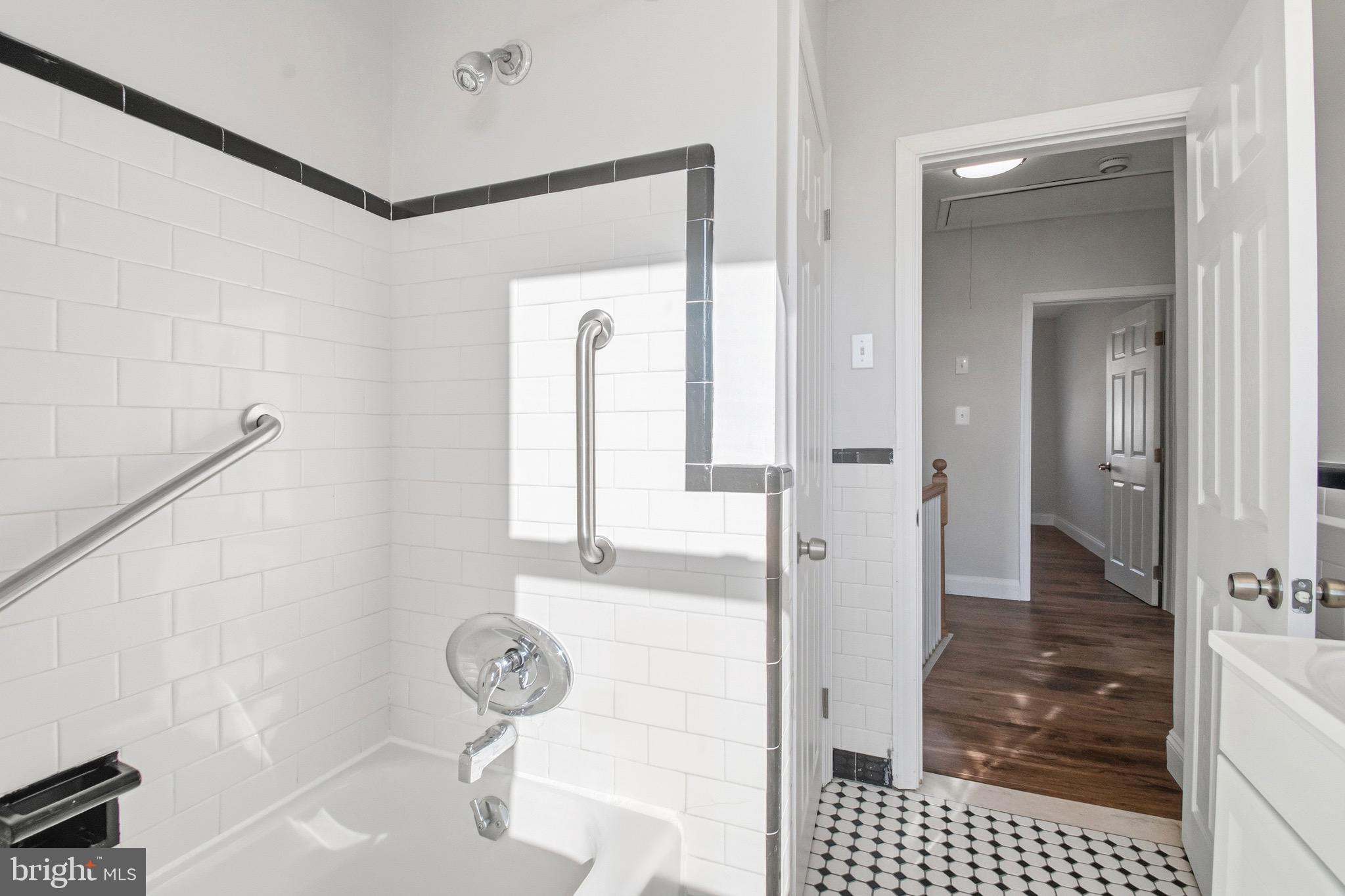 3426 PARKLAWN AVENUE