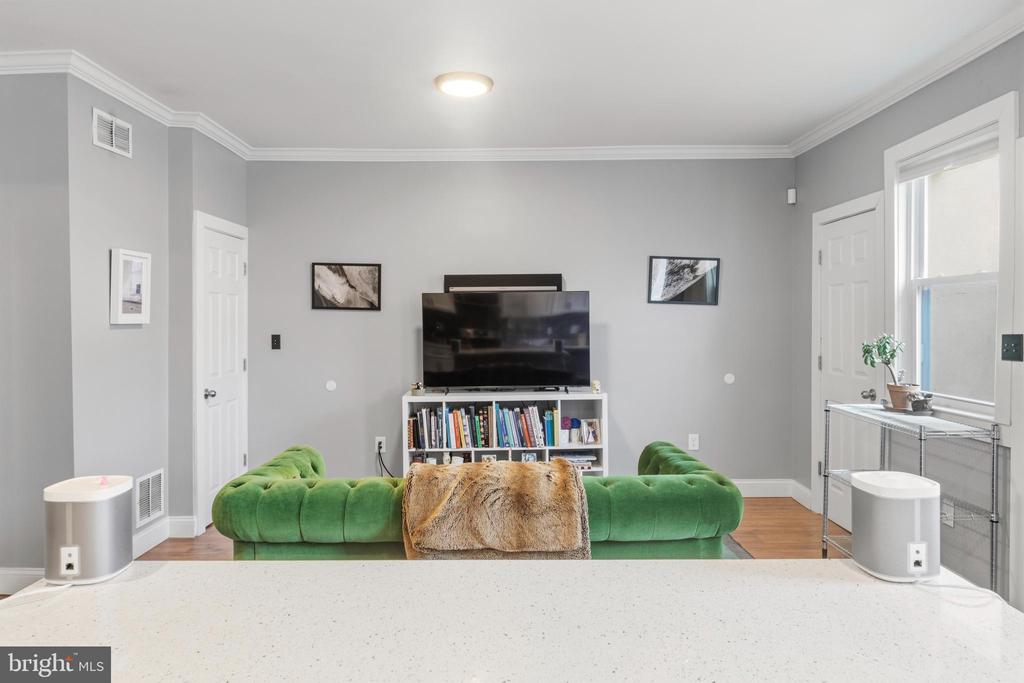 815 BROOKS LANE