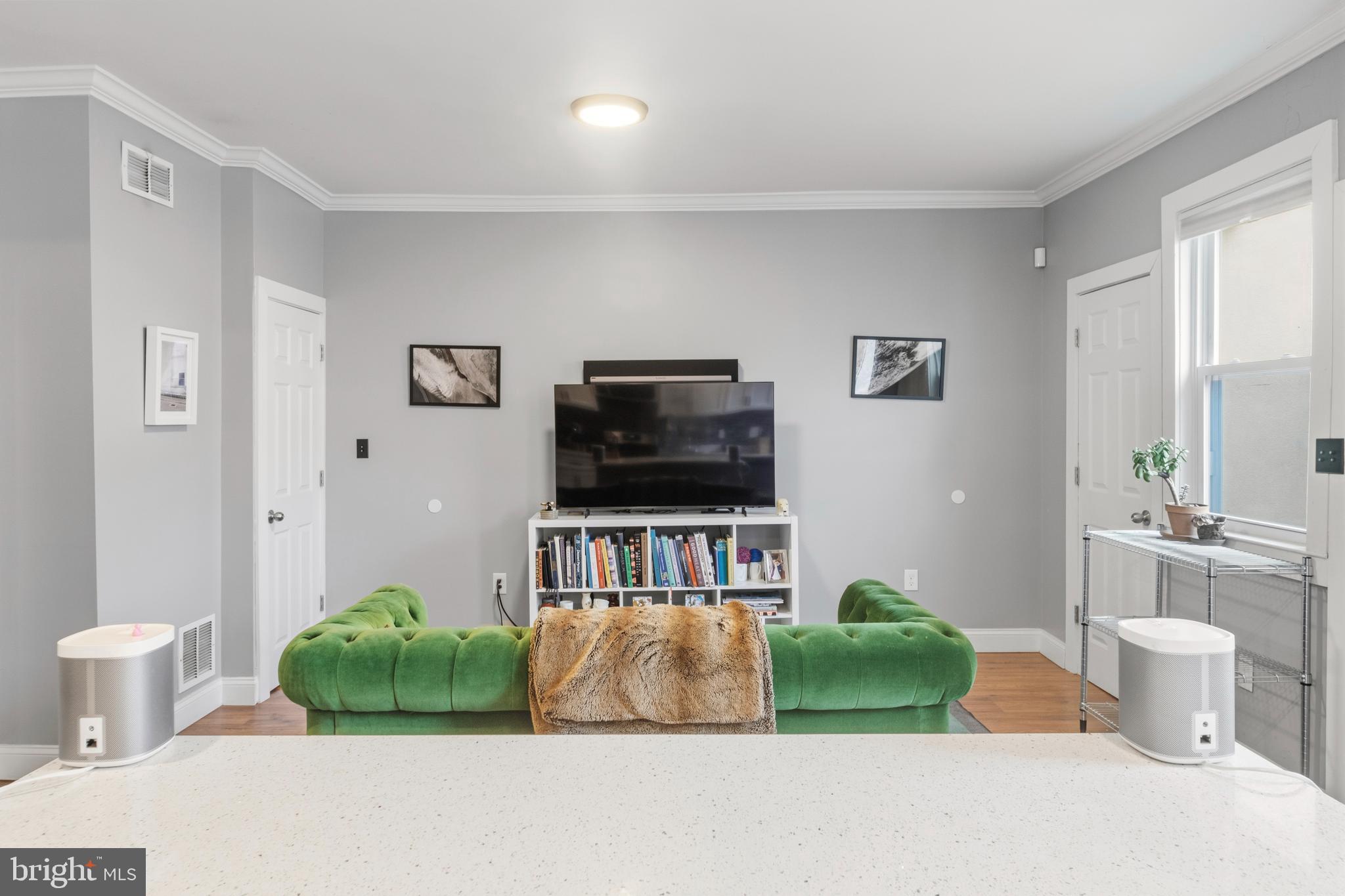 815 BROOKS LANE