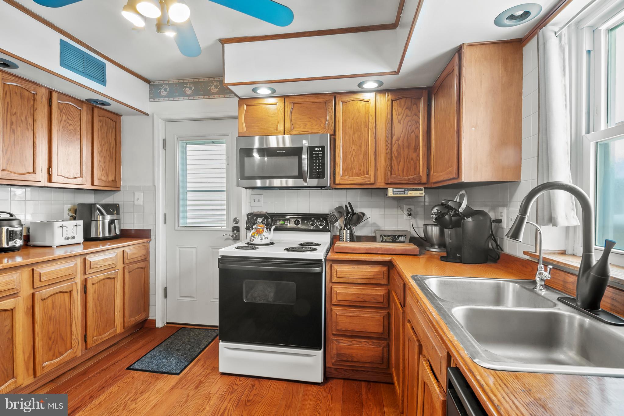 606 HARBOUR OAK DRIVE