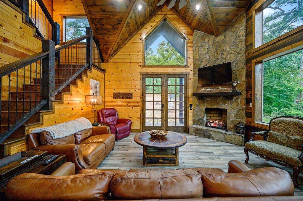 68 Lake Bluff Lane