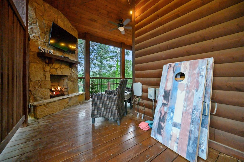 68 Lake Bluff Lane