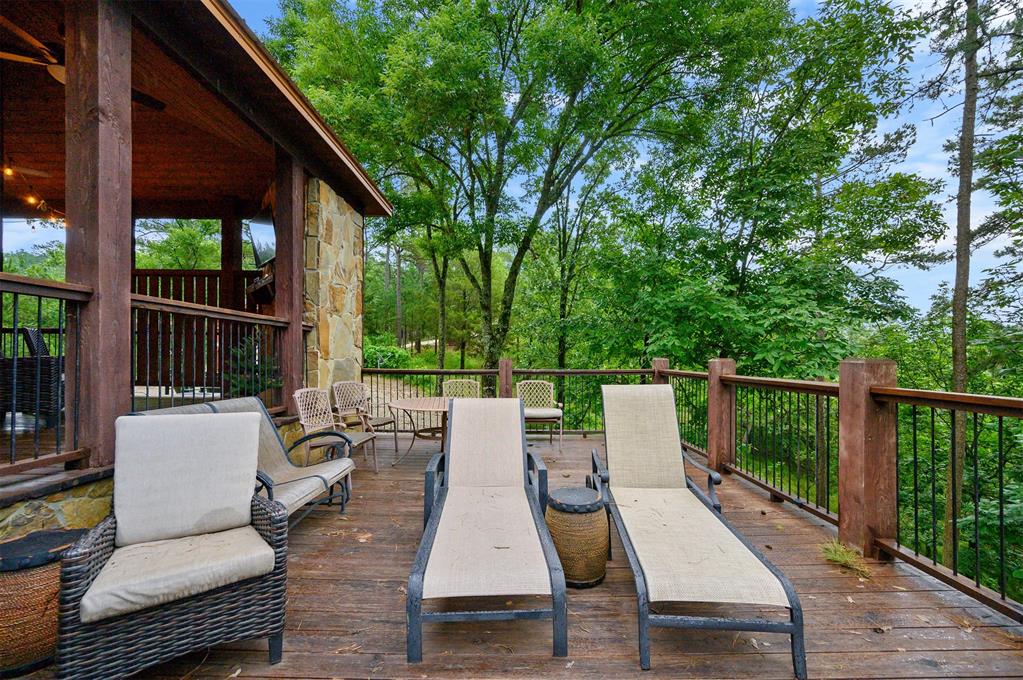 68 Lake Bluff Lane