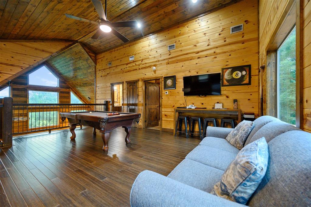 68 Lake Bluff Lane