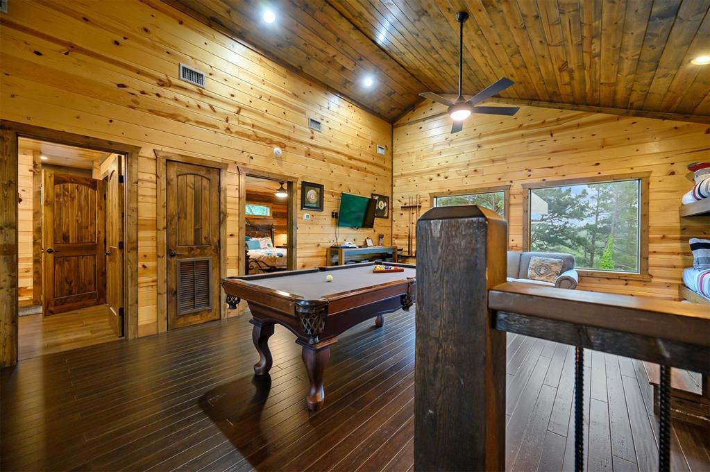 68 Lake Bluff Lane