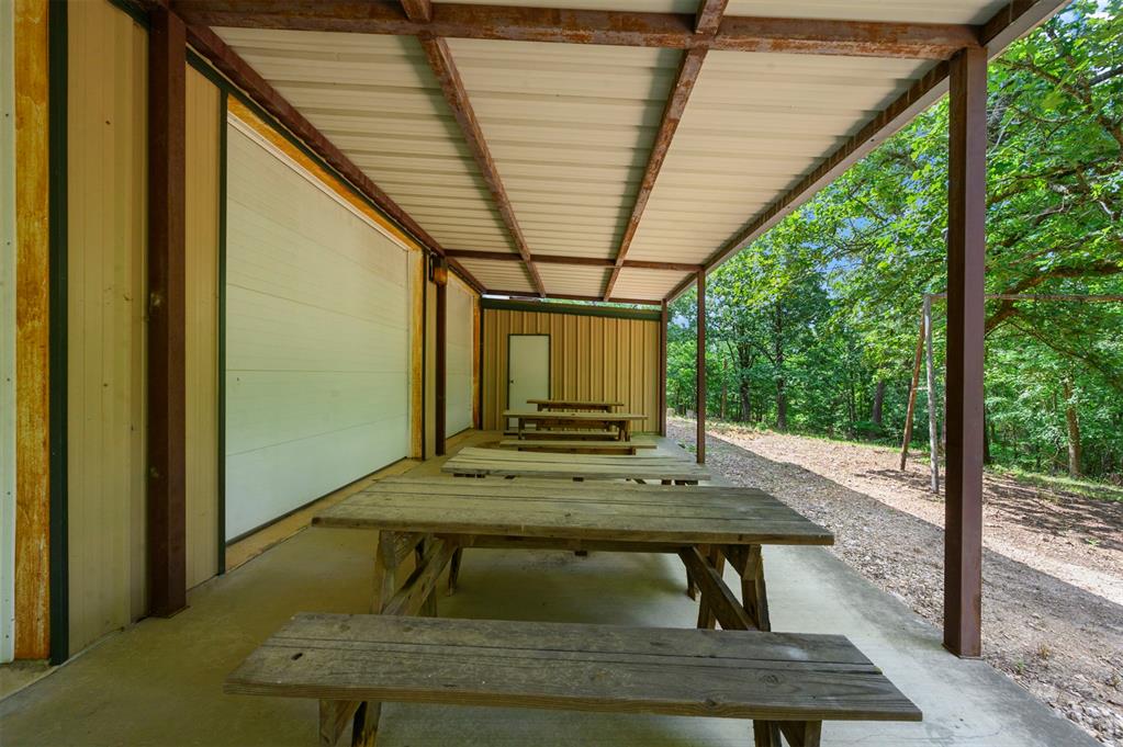 995 Hidden Oaks Trail