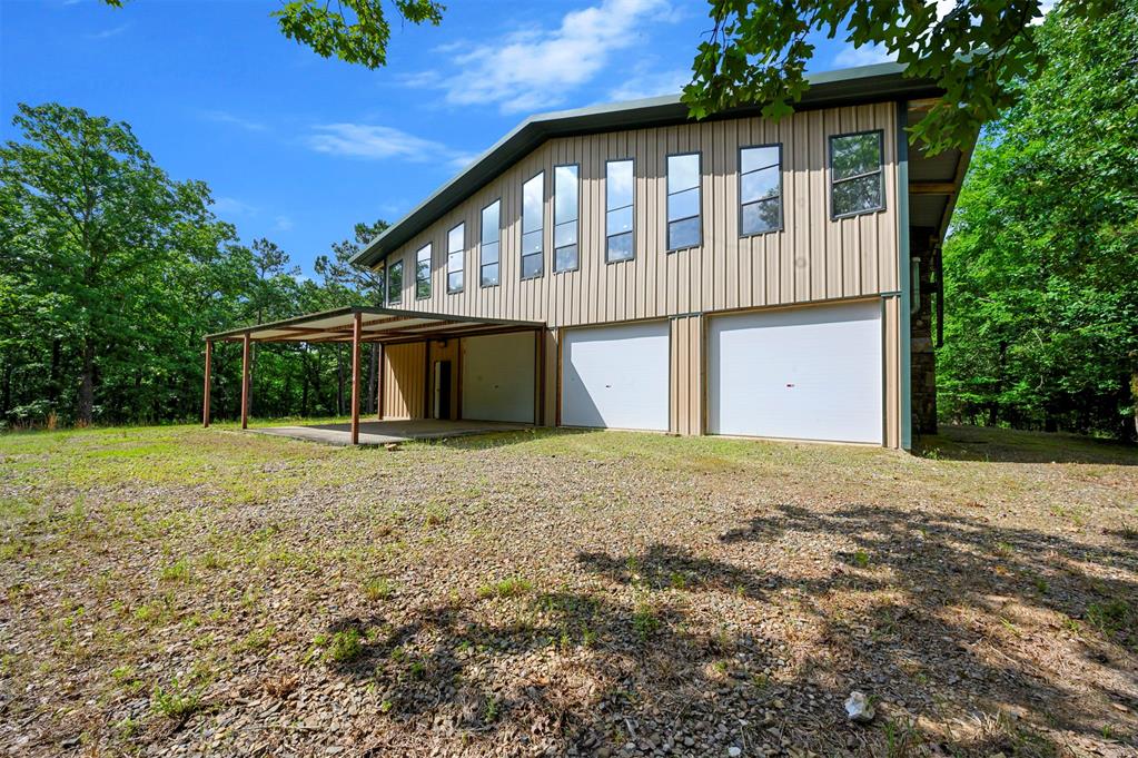 995 Hidden Oaks Trail