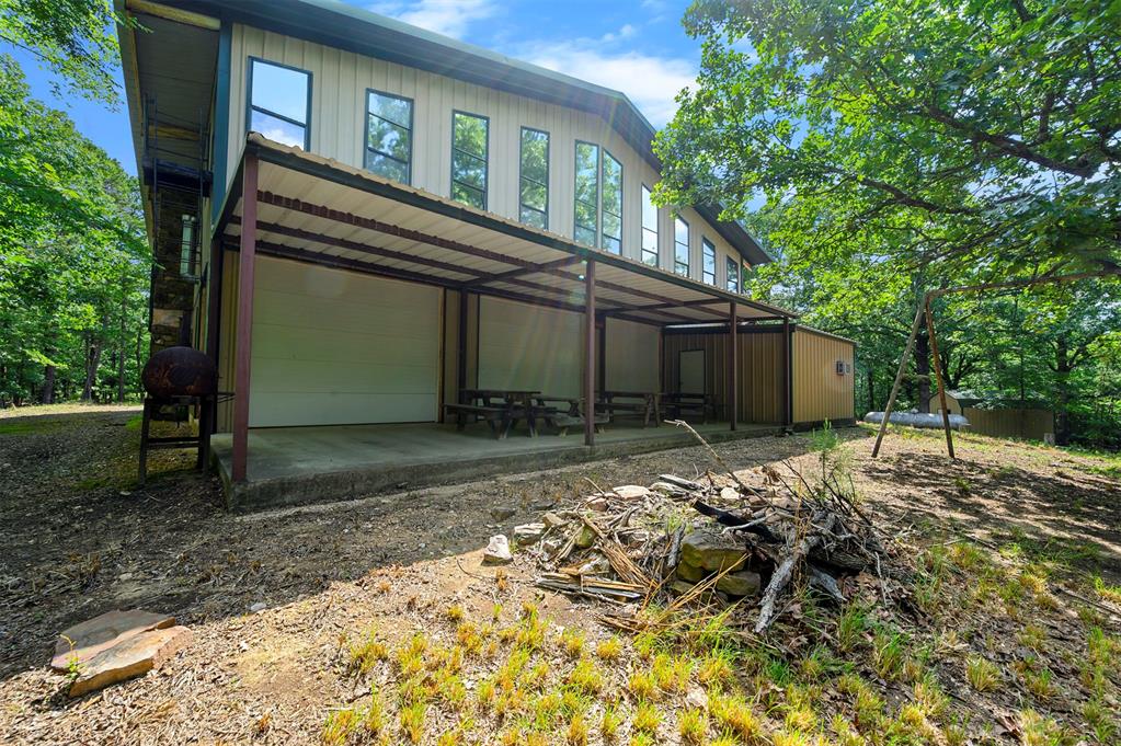 995 Hidden Oaks Trail