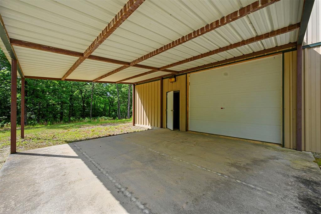 995 Hidden Oaks Trail