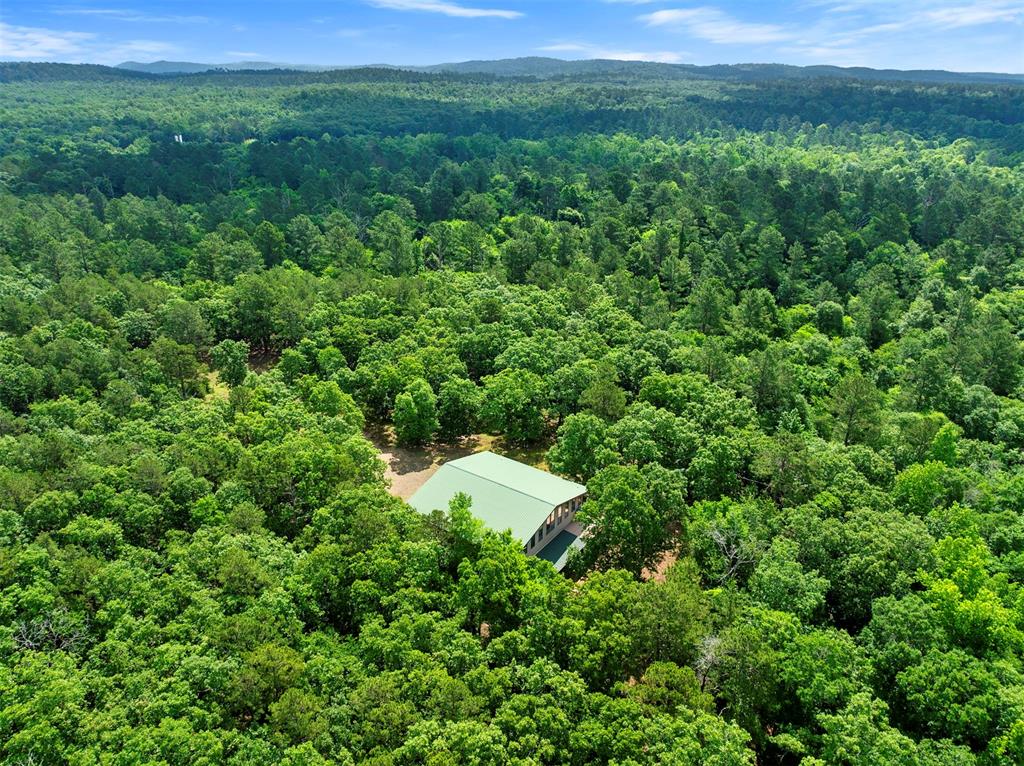 995 Hidden Oaks Trail