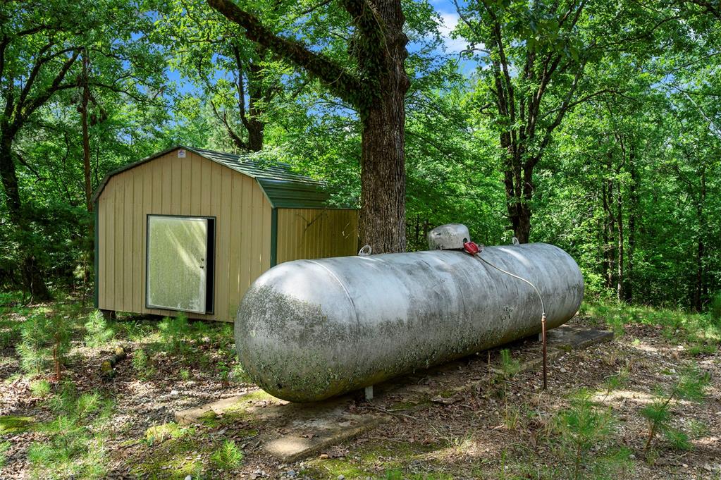 995 Hidden Oaks Trail