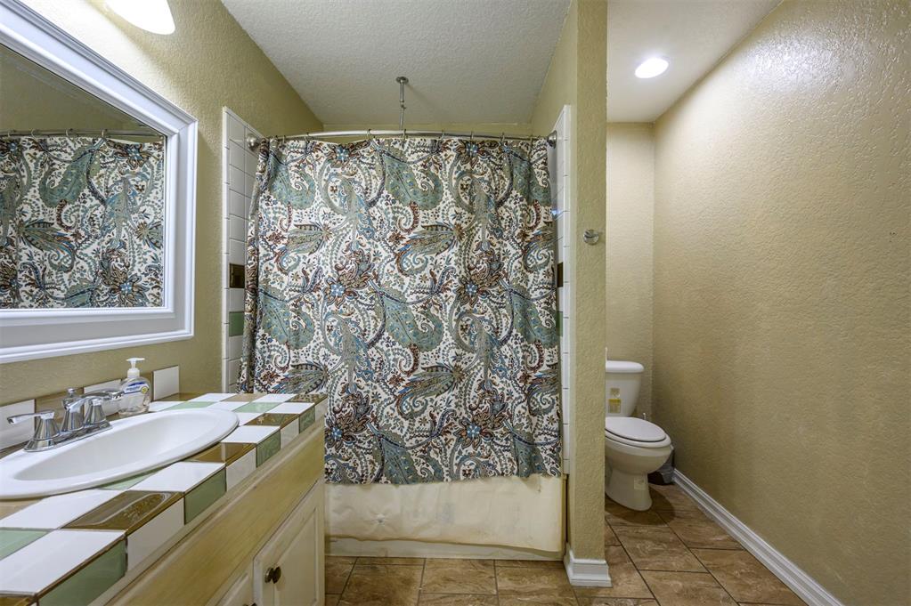 611 W Circle Drive