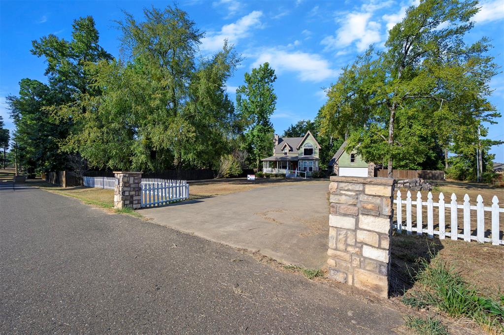611 W Circle Drive