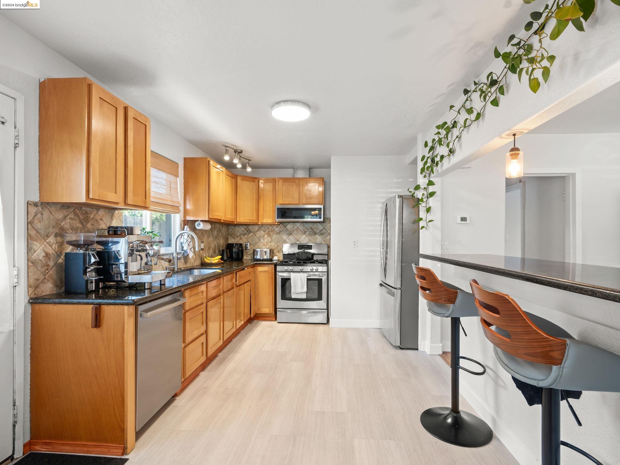 2135 Buena Vista Ave