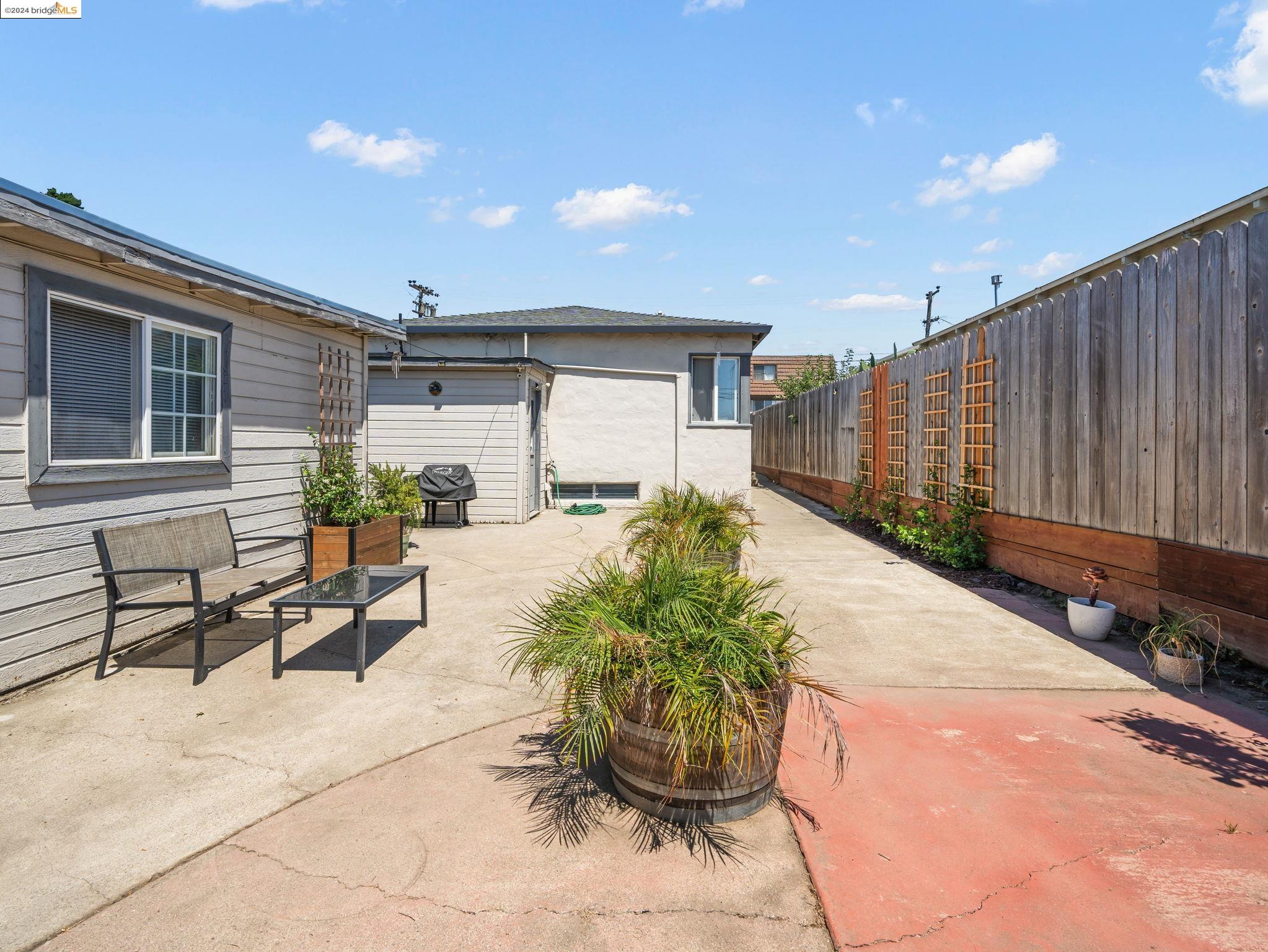 2135 Buena Vista Ave