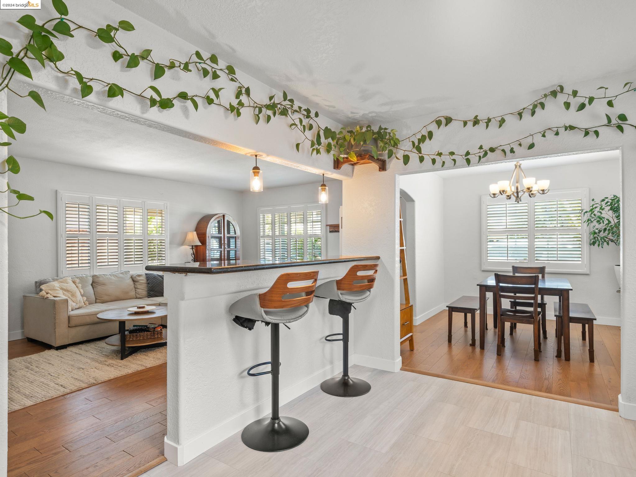 2135 Buena Vista Ave