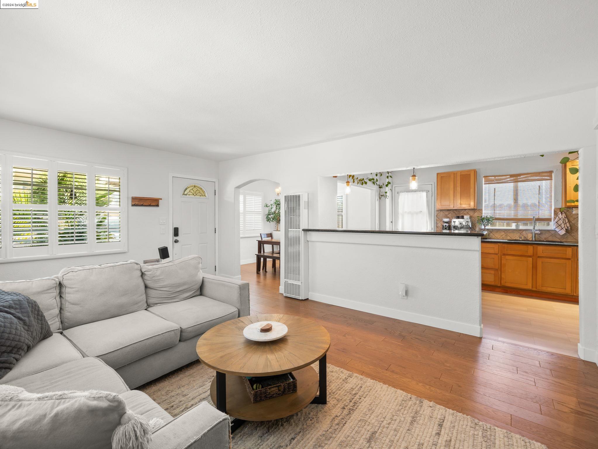 2135 Buena Vista Ave