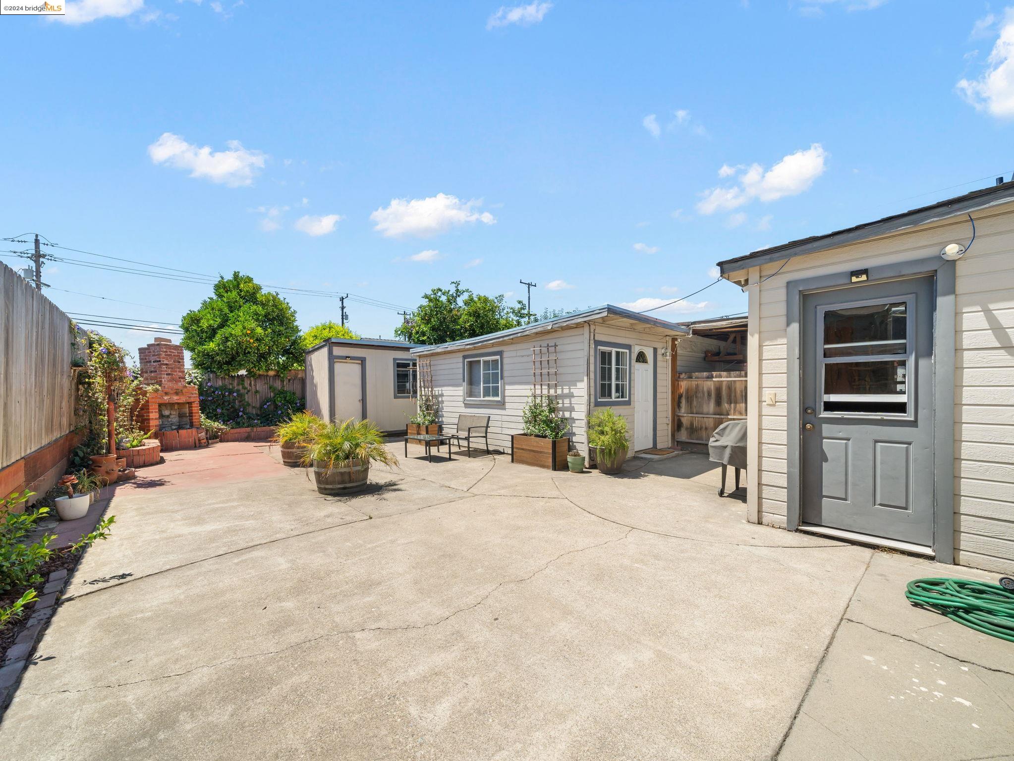 2135 Buena Vista Ave
