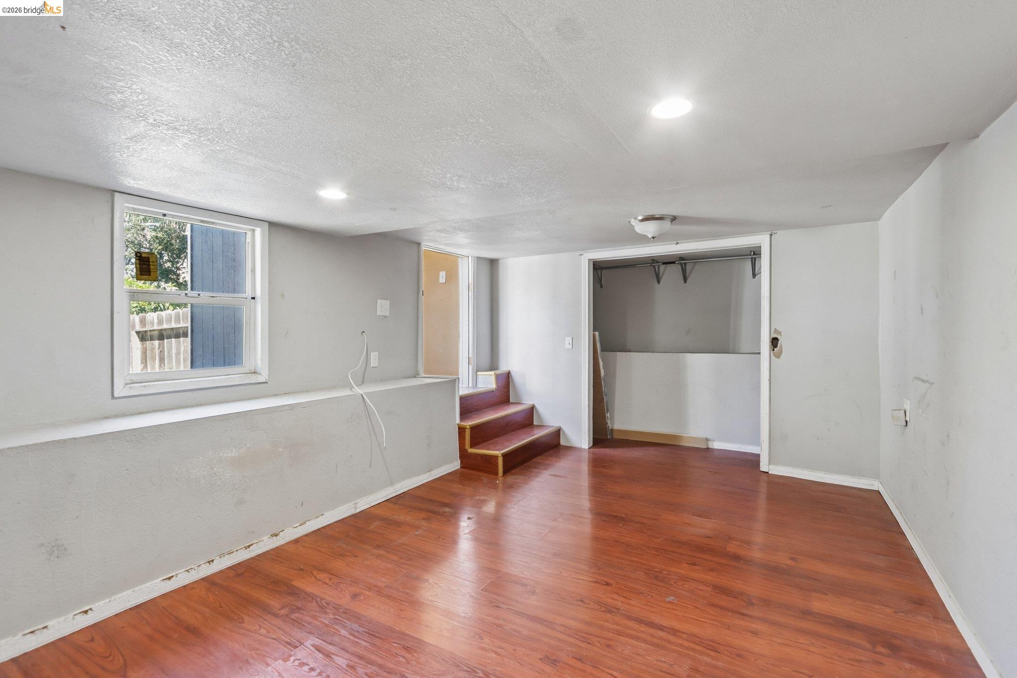 5081 Congress Ave