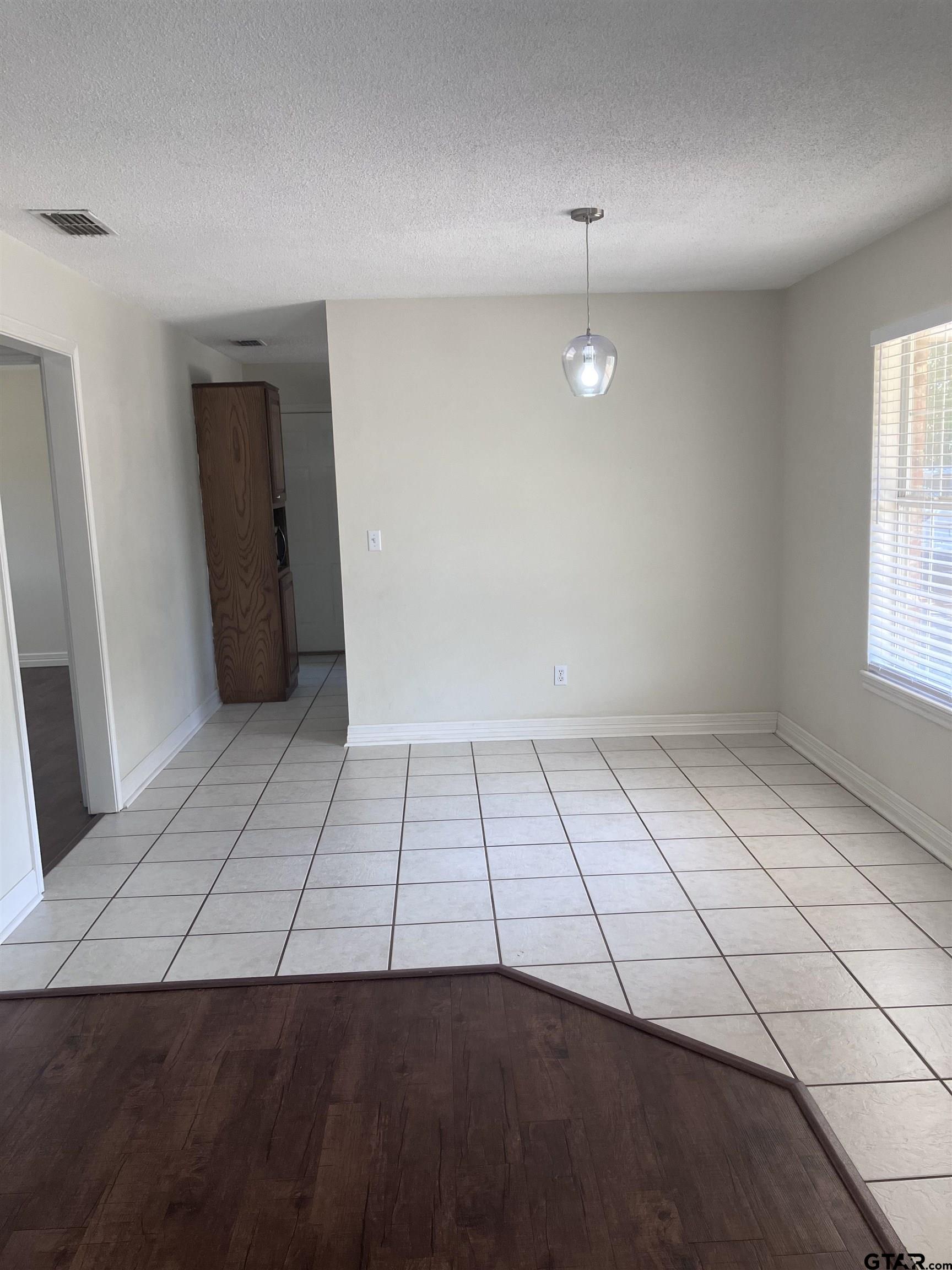 208 Summerset Ct.