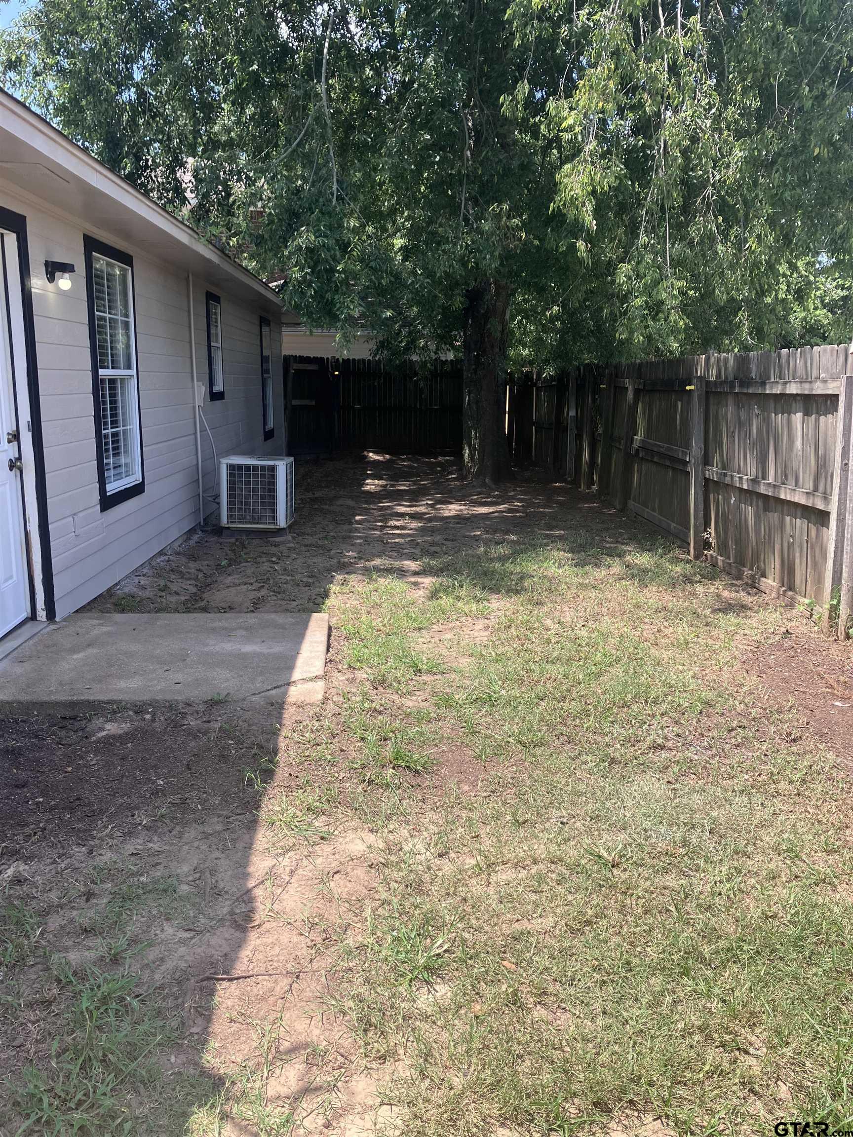 208 Summerset Ct.