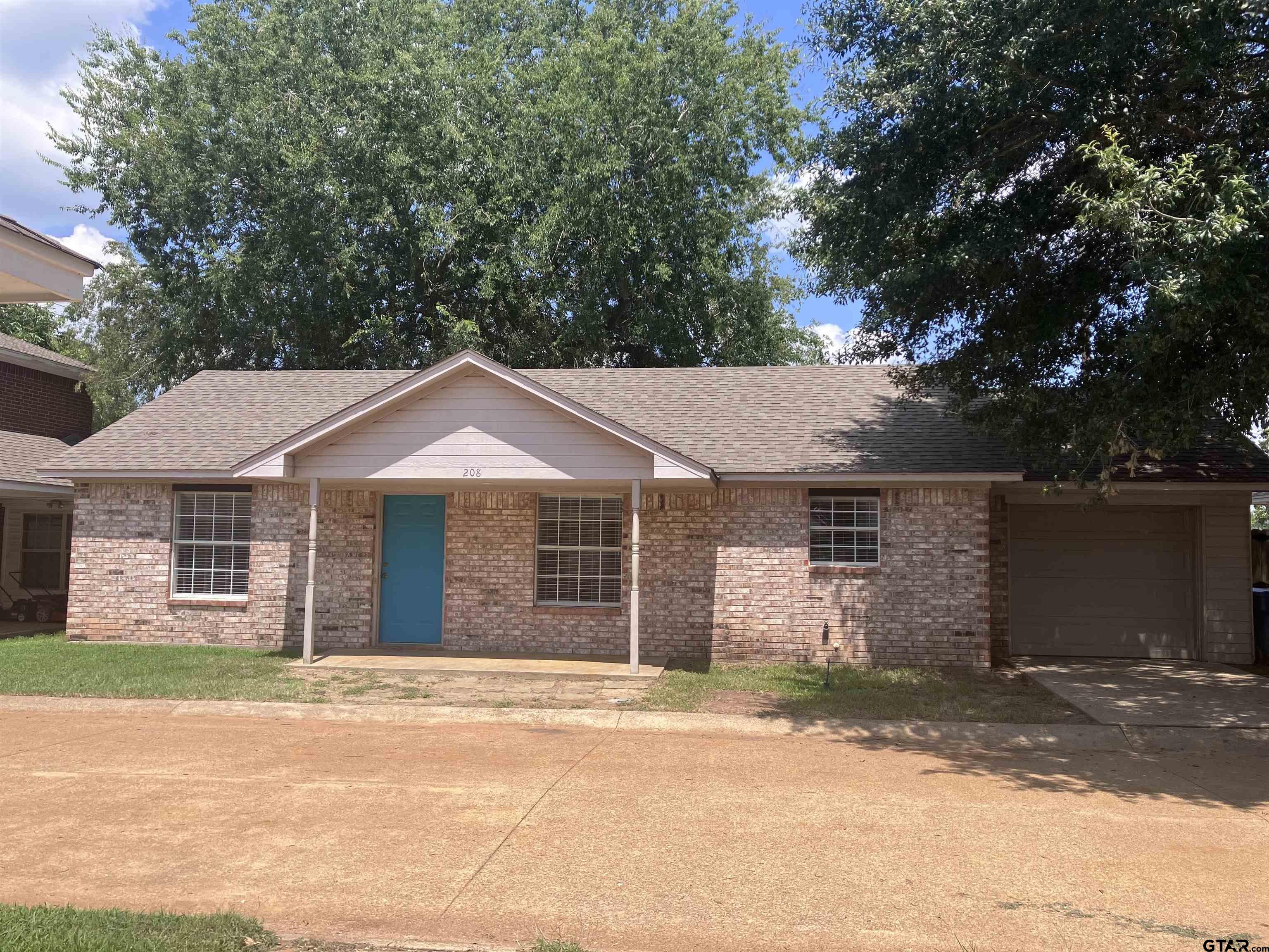 208 Summerset Ct.