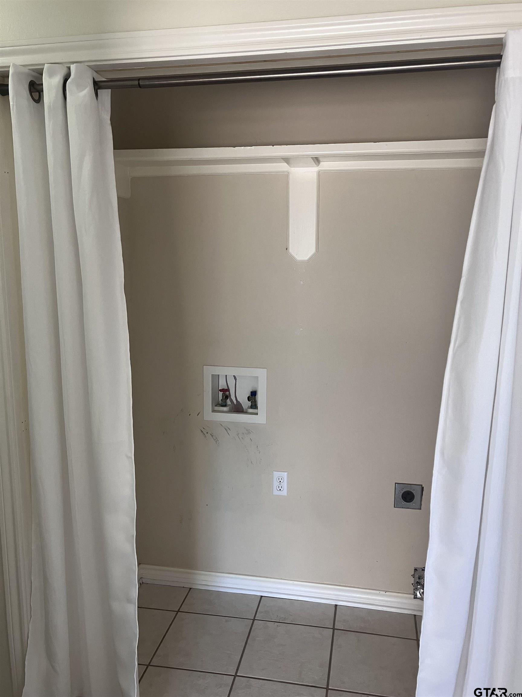 208 Summerset Ct.