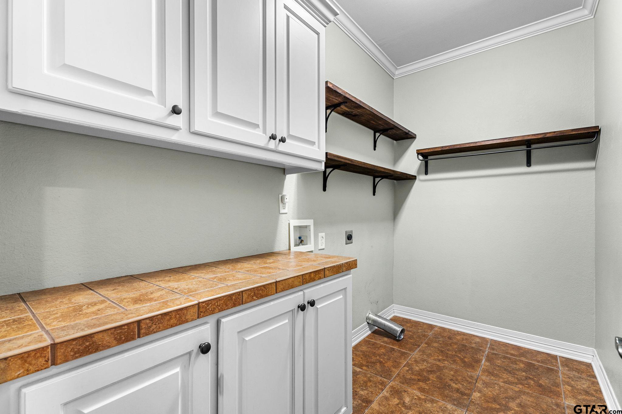 9136 Chisholm TRL