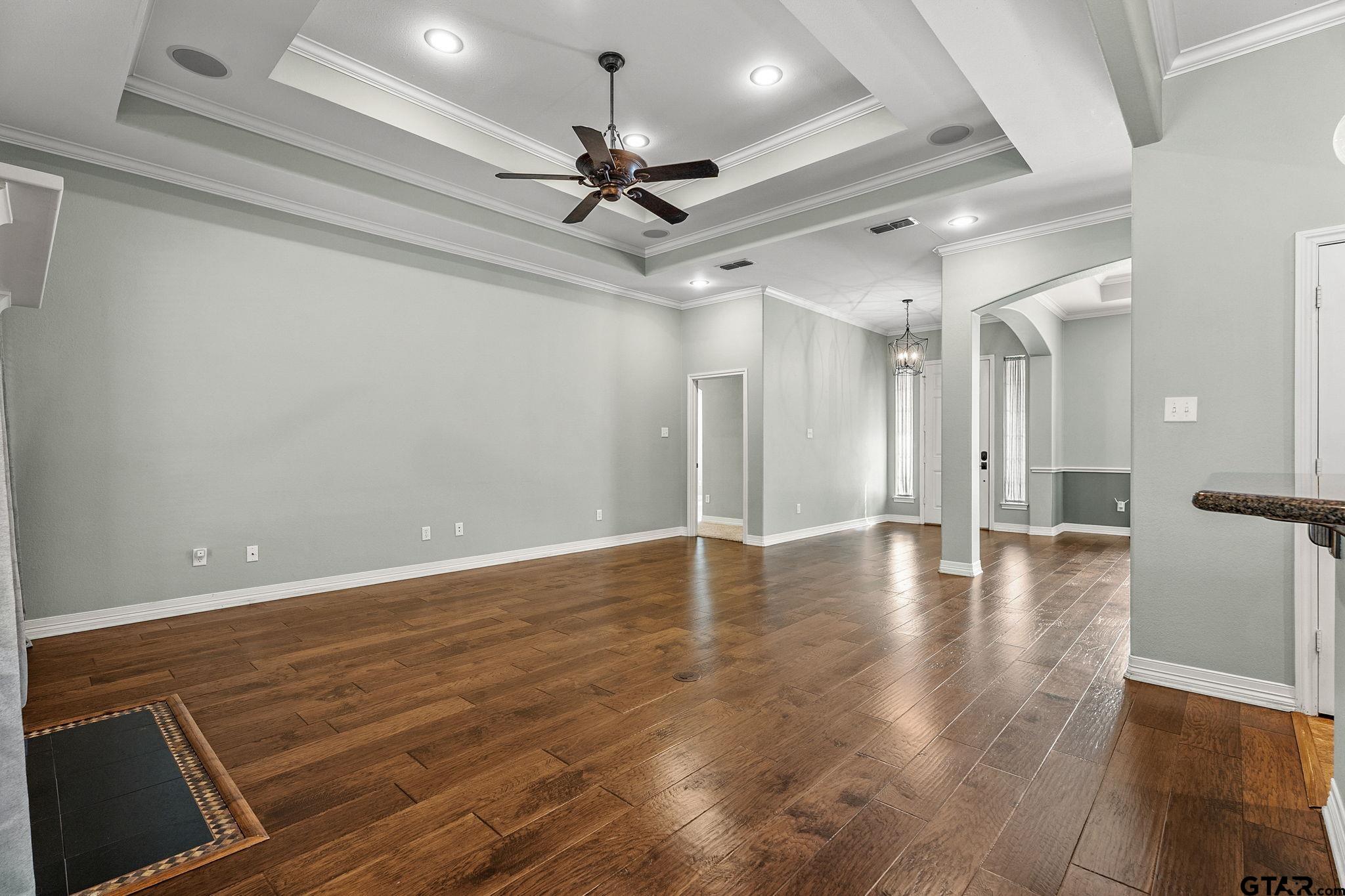9136 Chisholm TRL