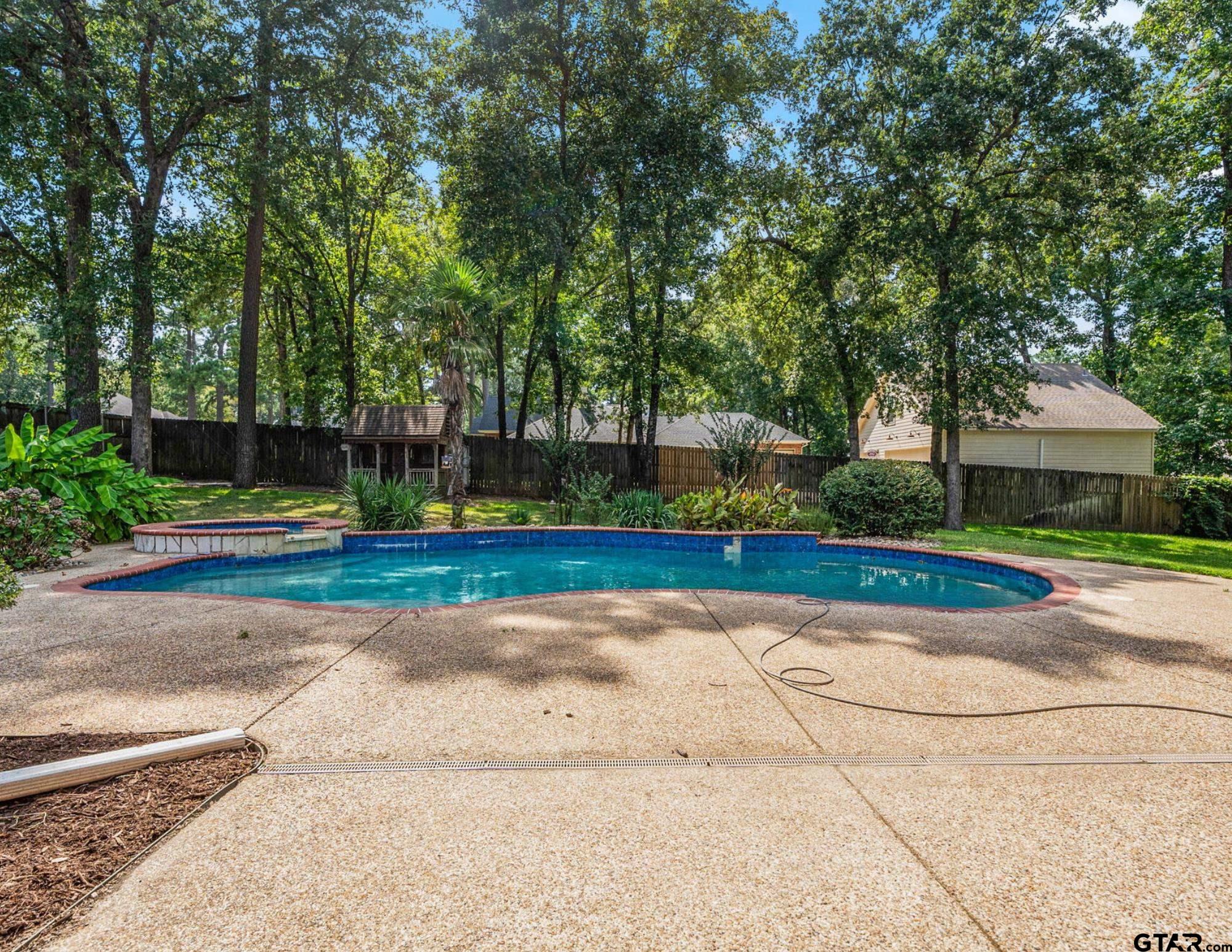 9136 Chisholm TRL