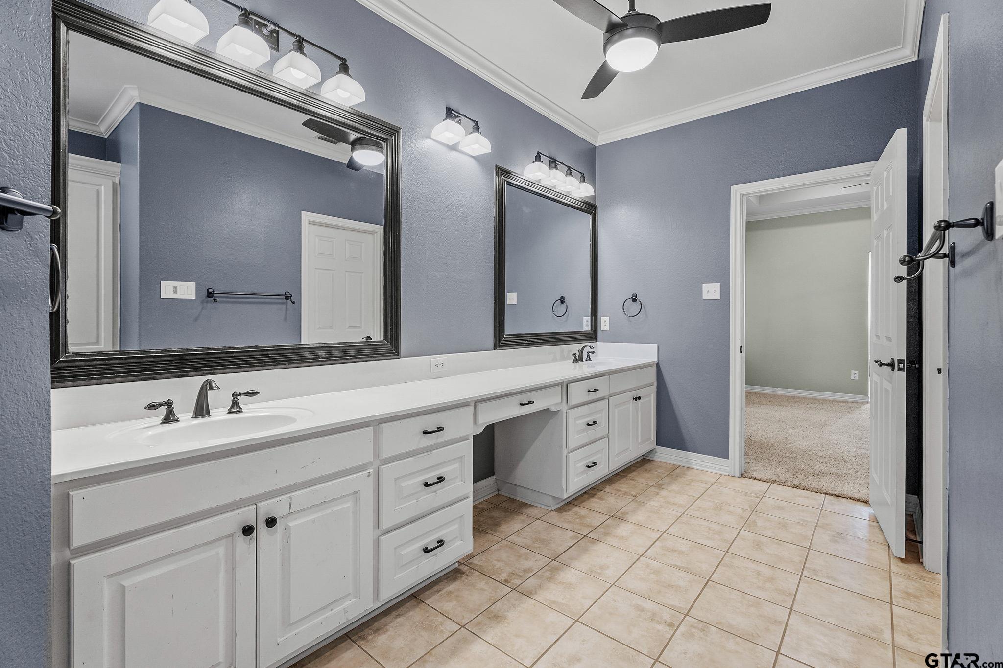 9136 Chisholm TRL