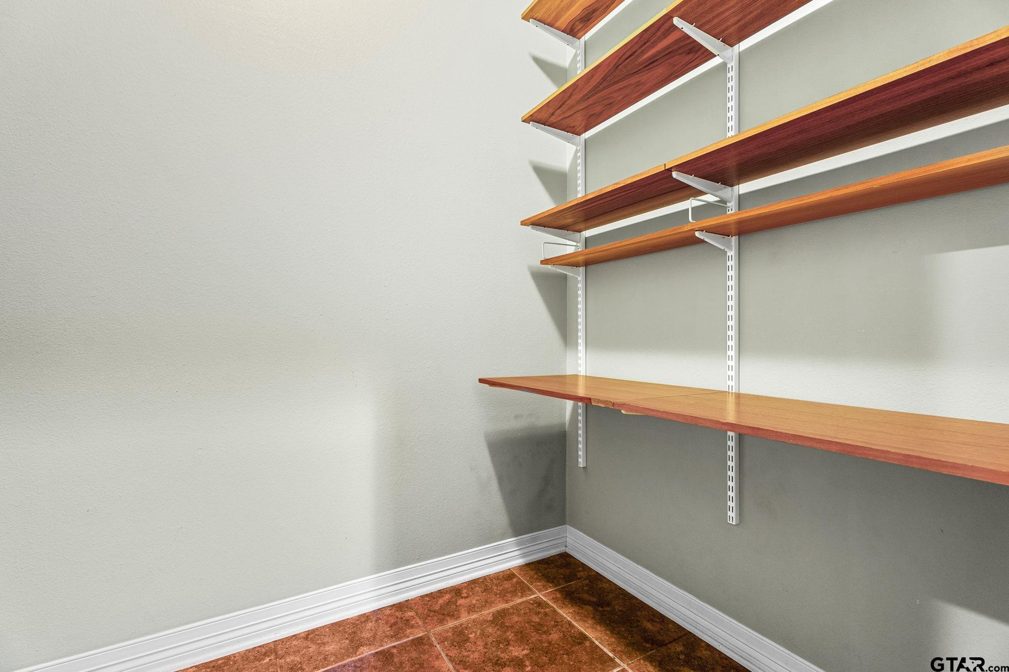 9136 Chisholm TRL