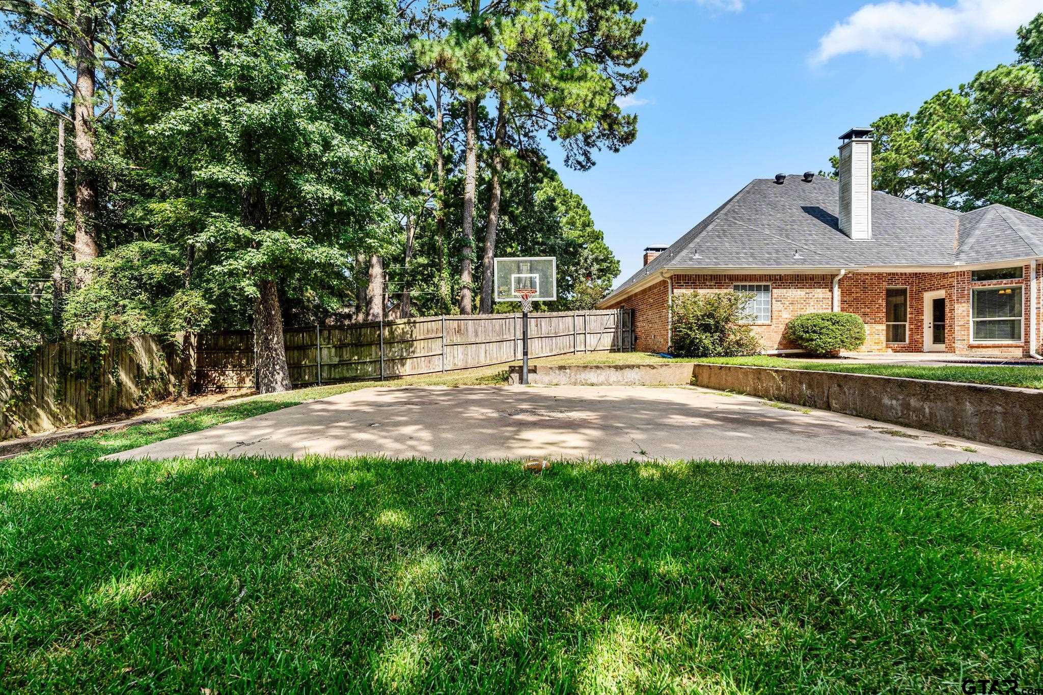 9136 Chisholm TRL