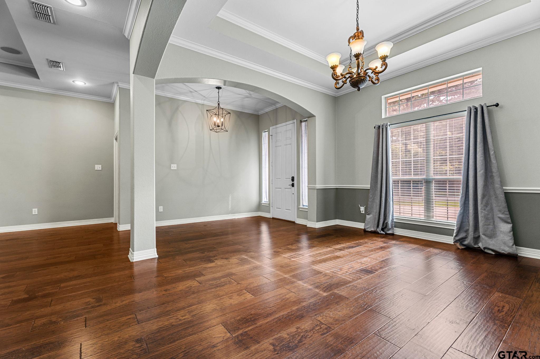 9136 Chisholm TRL