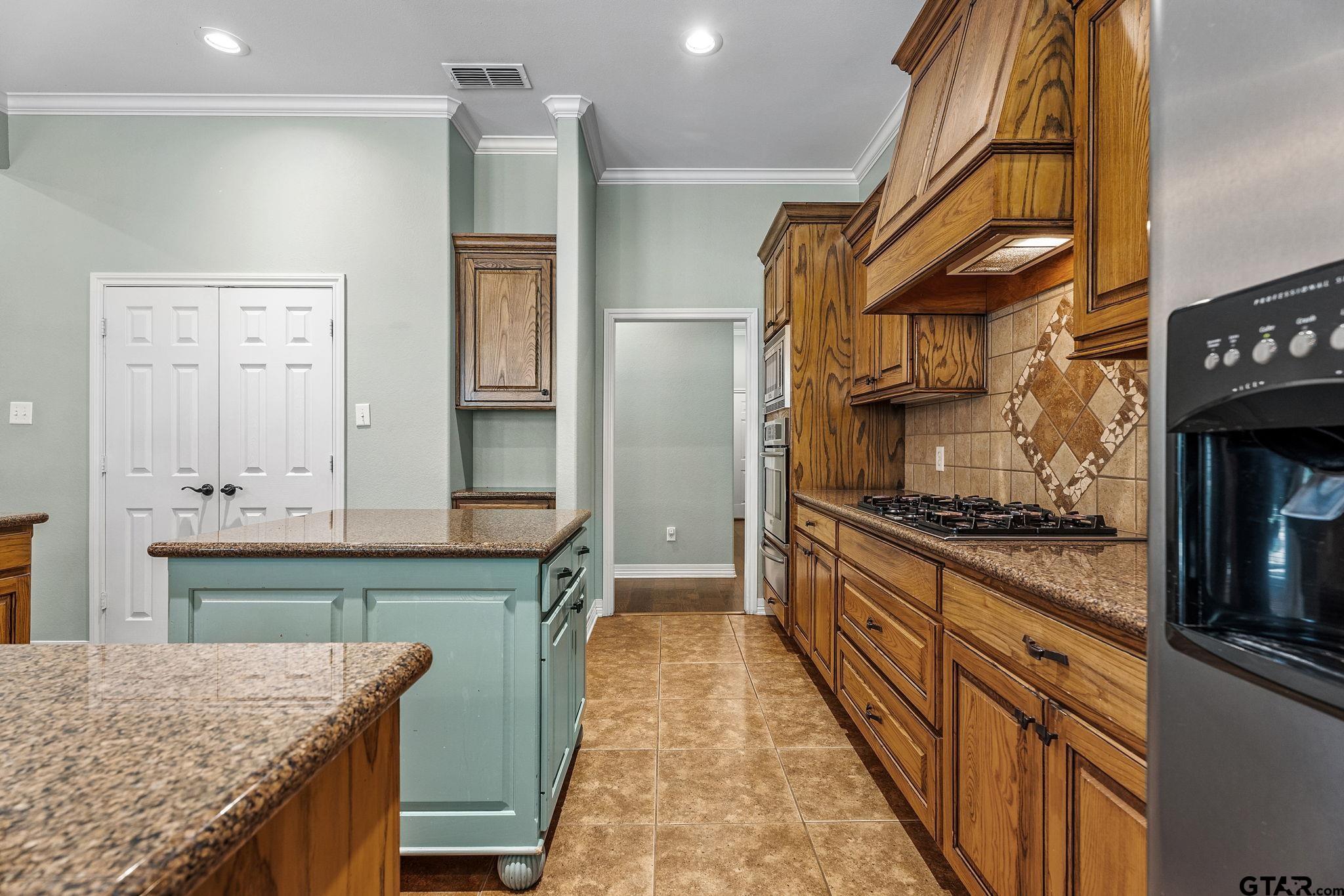 9136 Chisholm TRL
